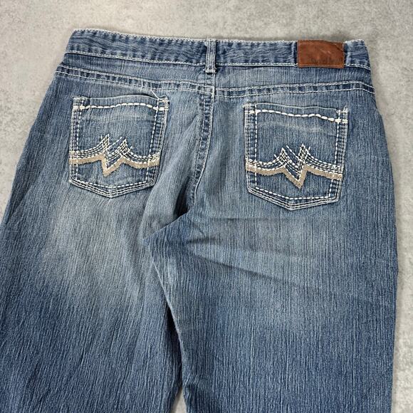 Maurices Flare Jeans Medium Wash Bootcut Denim - Size: 9/10 Short - Picture 8 of 9